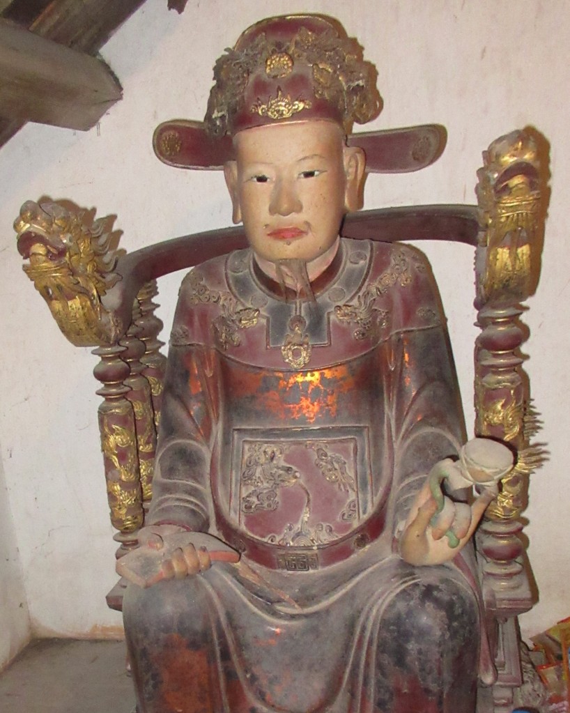 Tản Viên Sơn Thánh, có tên sinh thời là Nguyễn Tuấn